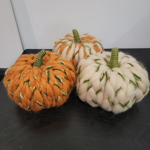 Medium Wool Pumkin
